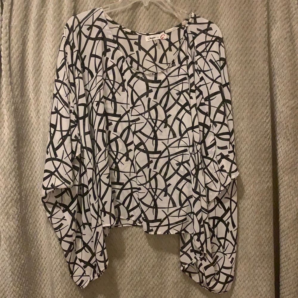 EUC White and black pinch short sleeve top